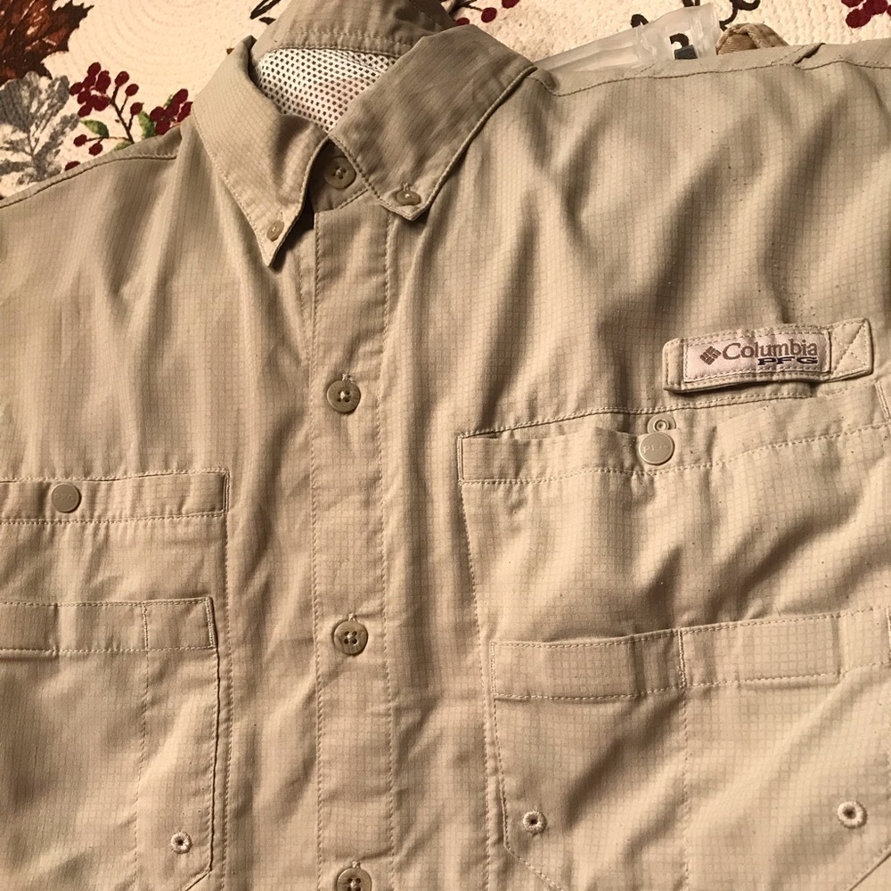 Men’s Kaki Columbia PFG Fishing Shirt Med.